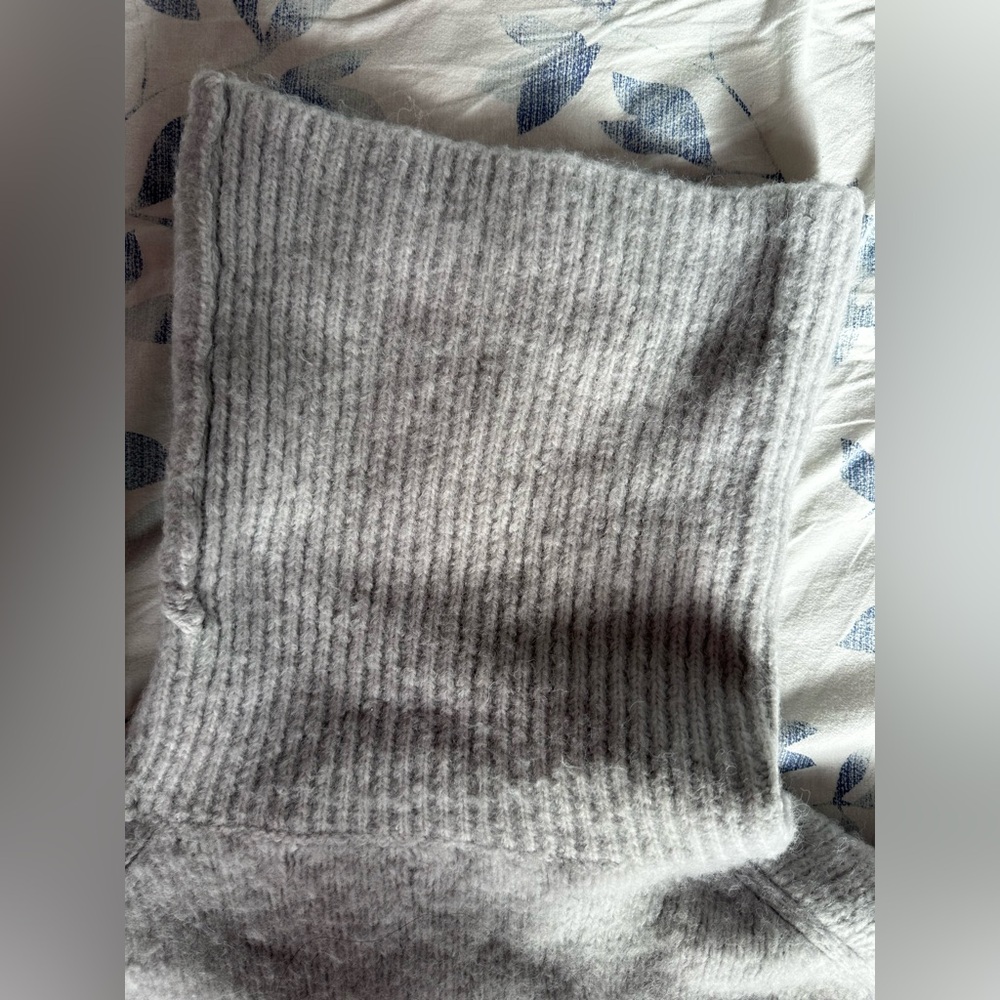 ZARA Soft Grey Ribbed Turtleneck Sweater –Luxe Fuzzy Knit, Classic Minimal Fit S - Picture 6 of 9